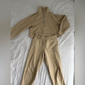 Lululemon Women's Scuba Set- Canada Edition